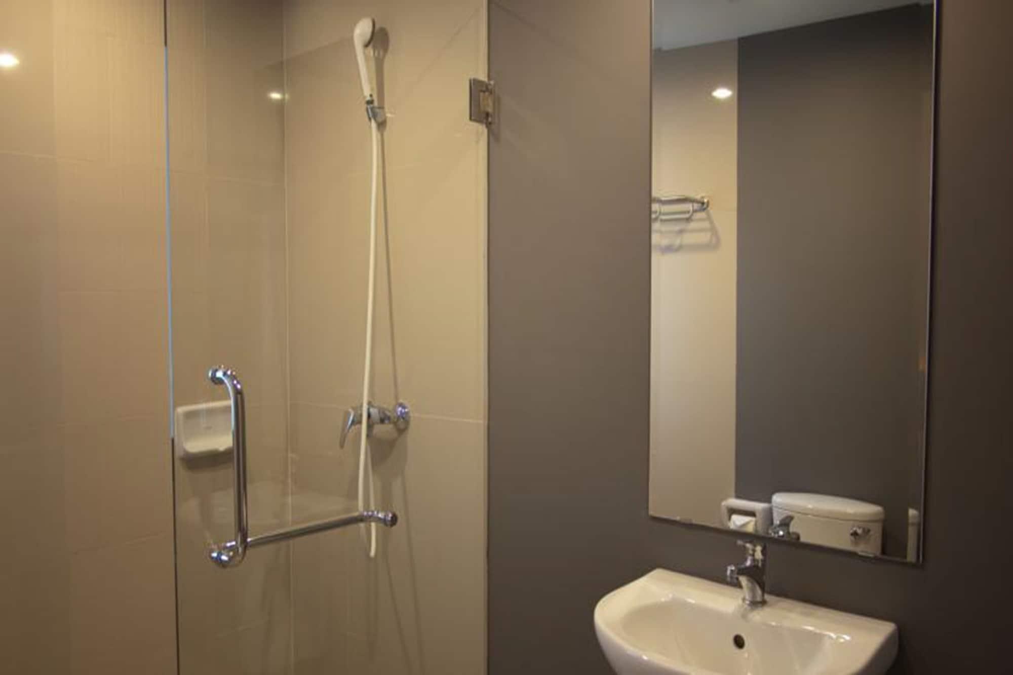 Abizz Hotel Lampang Airport מראה חיצוני תמונה